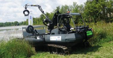 Machine Amphibi'Ain - lutte contre la jussie